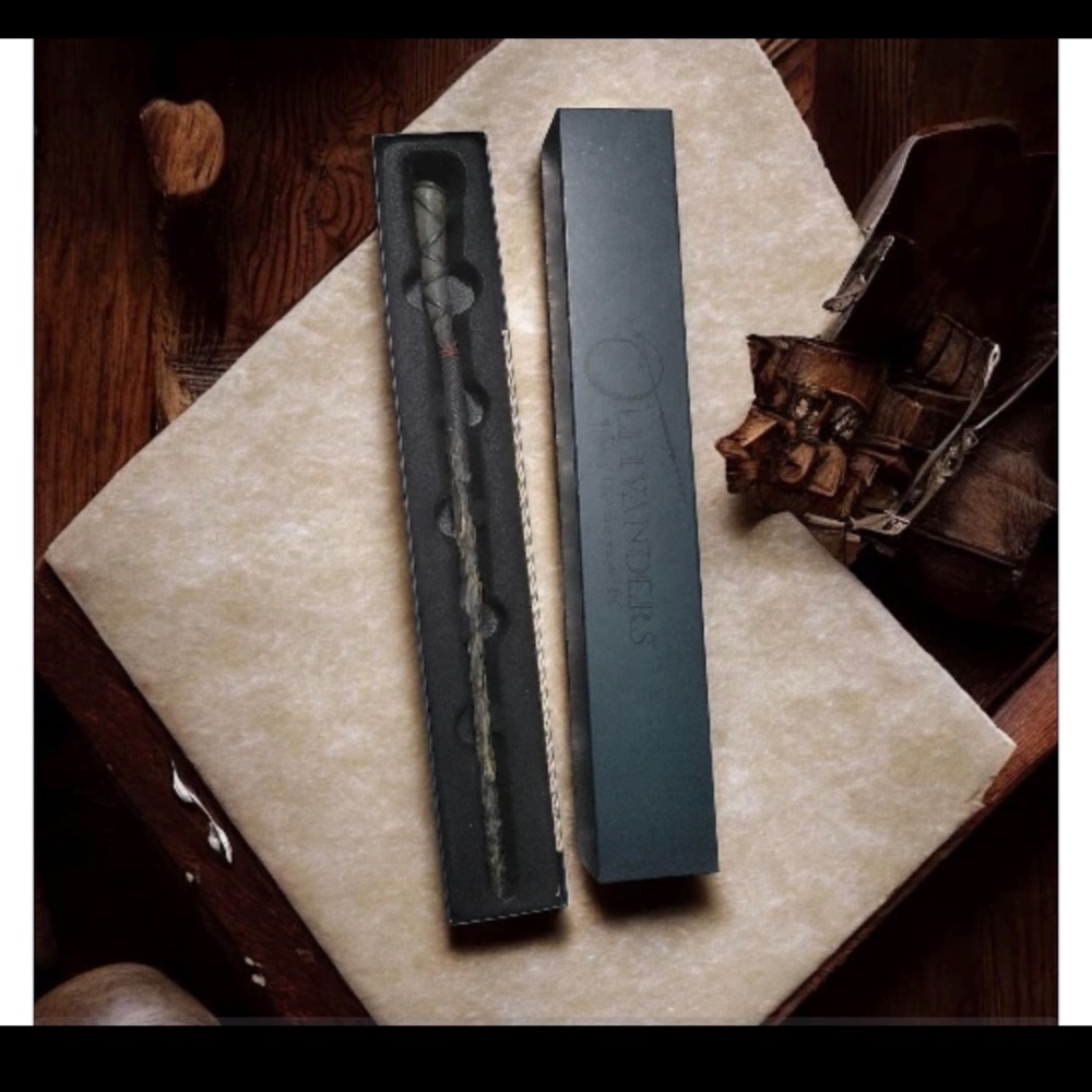 Universal Studios Wizarding World Of Harry Potter Ollivanders Wand with Map